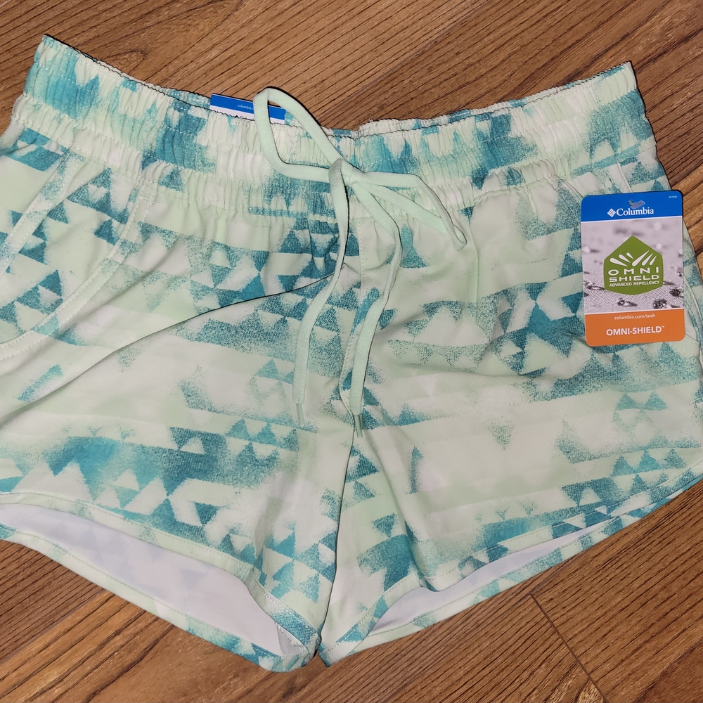 Columbia Women's Green Patterned Shorts